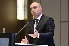 Эмин Амруллаев поздравил школьников с началом нового учебного года