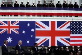 Британия предлагает США и Австралии направить пакт AUKUS против России