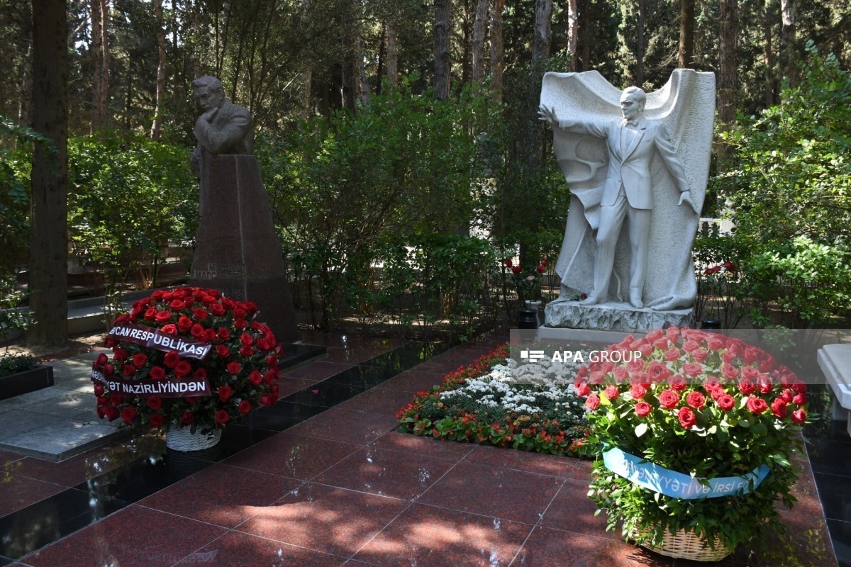 Деятели культуры и искусства почтили память Узеира Гаджибейли-ФОТО 