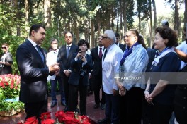Деятели культуры и искусства почтили память Узеира Гаджибейли-ФОТО 