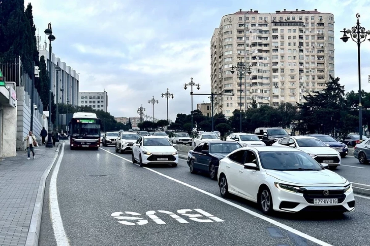 В Баку появились новые выделенные полосы для автобусов