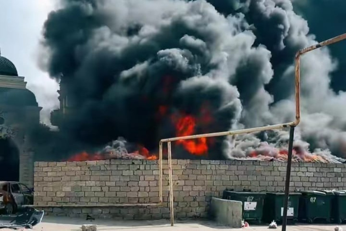 В Баку горит территория со скоплением старых шин-ФОТО 