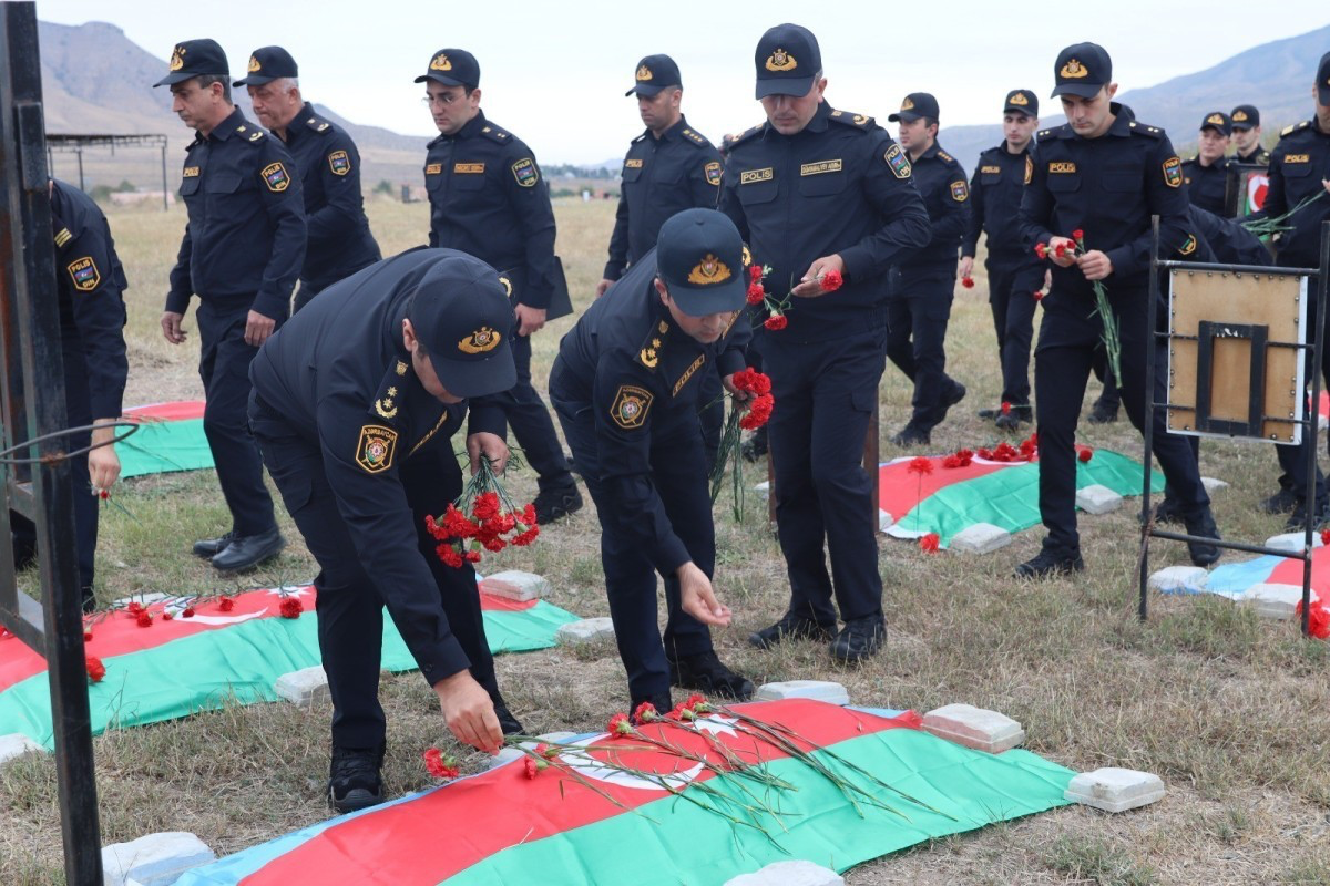 В Ходжалы посетили Аллею шехидов в связи с Днём памяти-ФОТО 