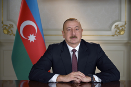 На страницах Президента в соцсетях размещена публикация о посещении Парка Победы в связи с Днём памяти