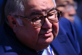 В Париже рассказали, зачем сняли санкции с российского олигарха Усманова