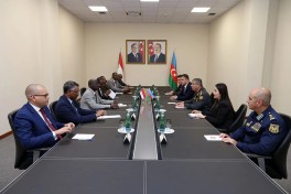 Гасанов обсудил с главой Минобороны Судана двустороннее сотрудничество