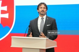 Словацкий министр обороны находится с визитом в Азербайджане