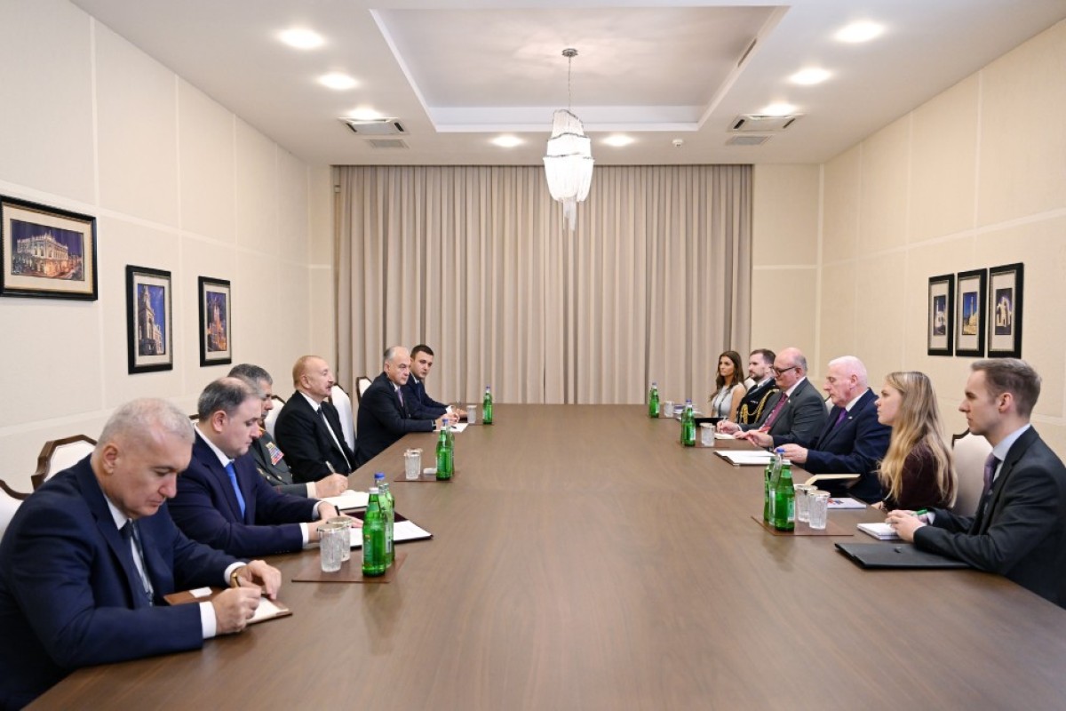 Алиев принял британского министра по вопросам обороны-ФОТО 