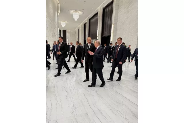 Алиев и Путин провели беседу на полях ШОС
