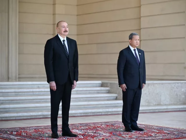 Алиев встречает премьер-министра Камбоджи